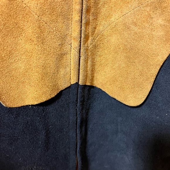 Beautiful Leather Poncho - Picture 2 of 13